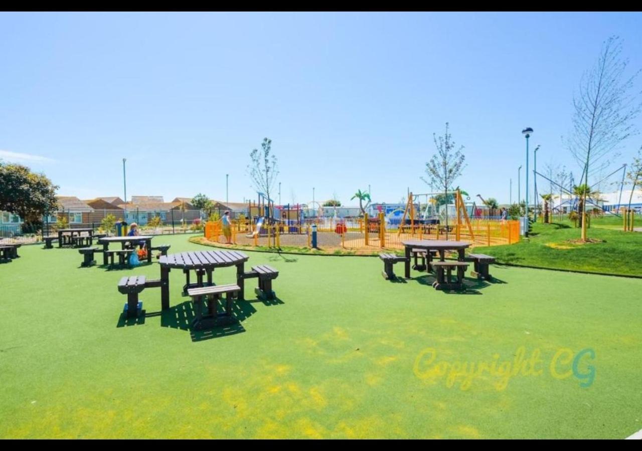 Mp768 - Camber Sands Holiday Park - Huge Lodge - Small Dog Friendly - Sleeps 8 Exteriör bild