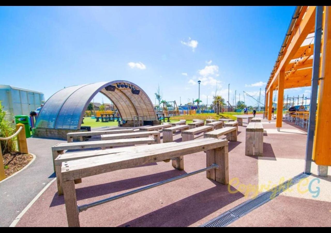 Mp768 - Camber Sands Holiday Park - Huge Lodge - Small Dog Friendly - Sleeps 8 Exteriör bild